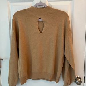 NWOT Vince Camuto keyhole camel colored sweater. Size Medium